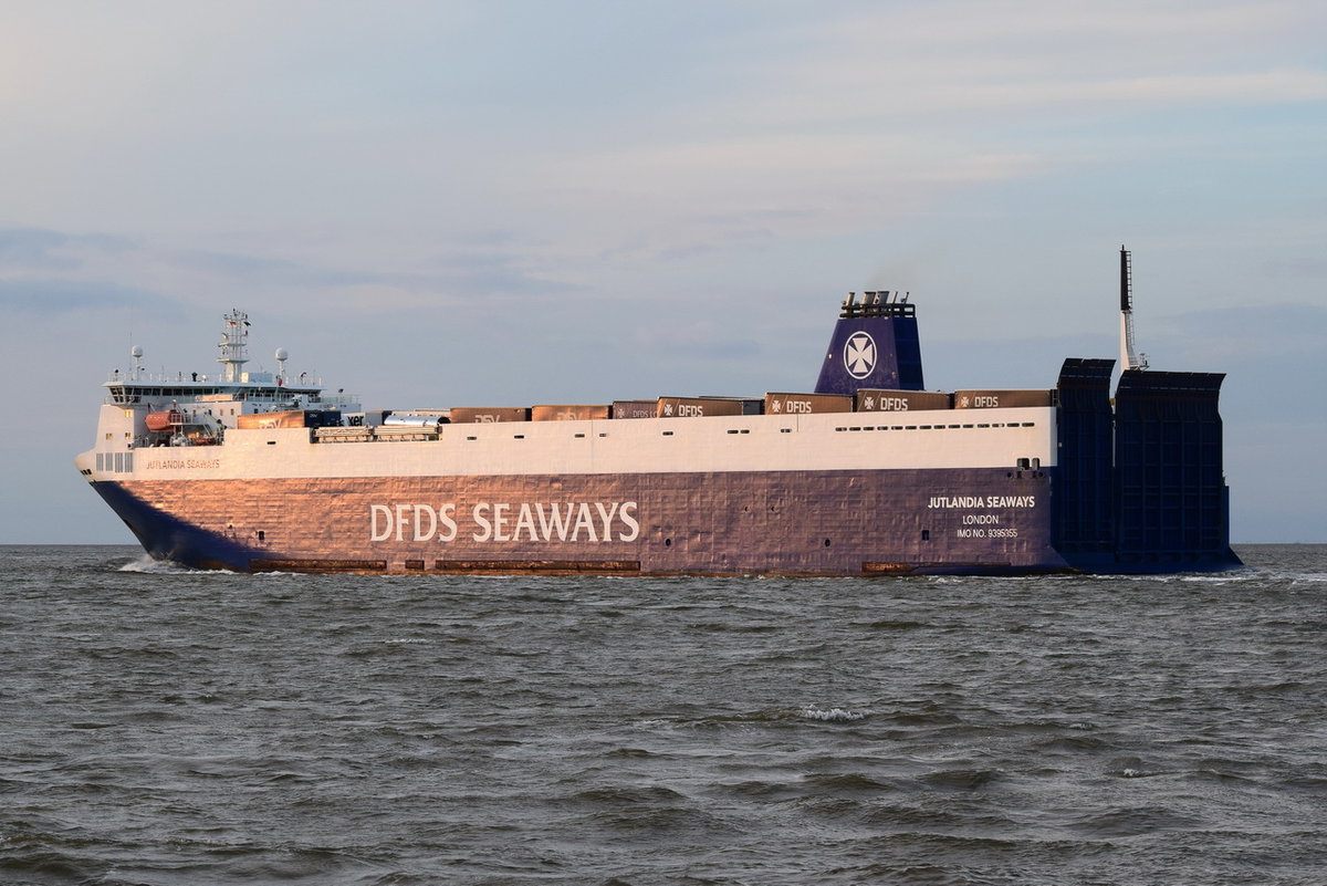 Jutlandia Seaways , RO/RO Cargo , IMO 9395355 , Baujahr 2010 , 187 × 26.49m ,  Cuxhaven . 14.05.2019