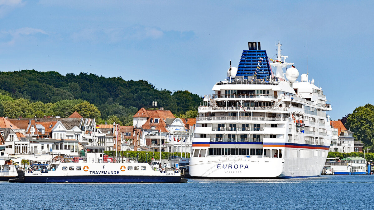 Kreuzfahrtschiff EUROPA (IMO 9183855) am 07.07.2023 beim Ostpreussenkai in Lübeck-Travemünde