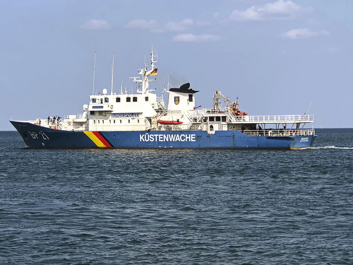 Küstenwache BP 21 BREDTSTEDT am 29. August 2018 bei der Ausfahrt aus dem  Hafen von Rostock-Warnemünde in Richtung Ostsee.