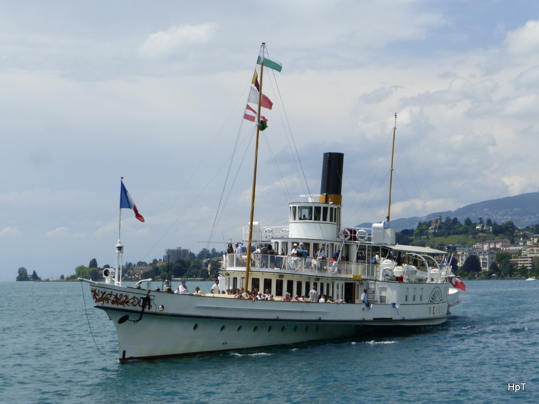 Lac Leman - Dampfschiff Vevey unterwegs kurz vor Montreux am 07.06.2015