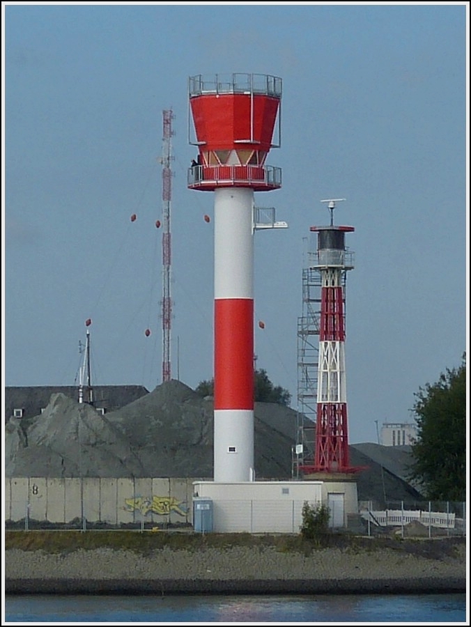 Leuchturm im Einfahrtsbereich vom Hafengelnde Kiel, nahe der Schleuse von Holtenau. 18.09.2013