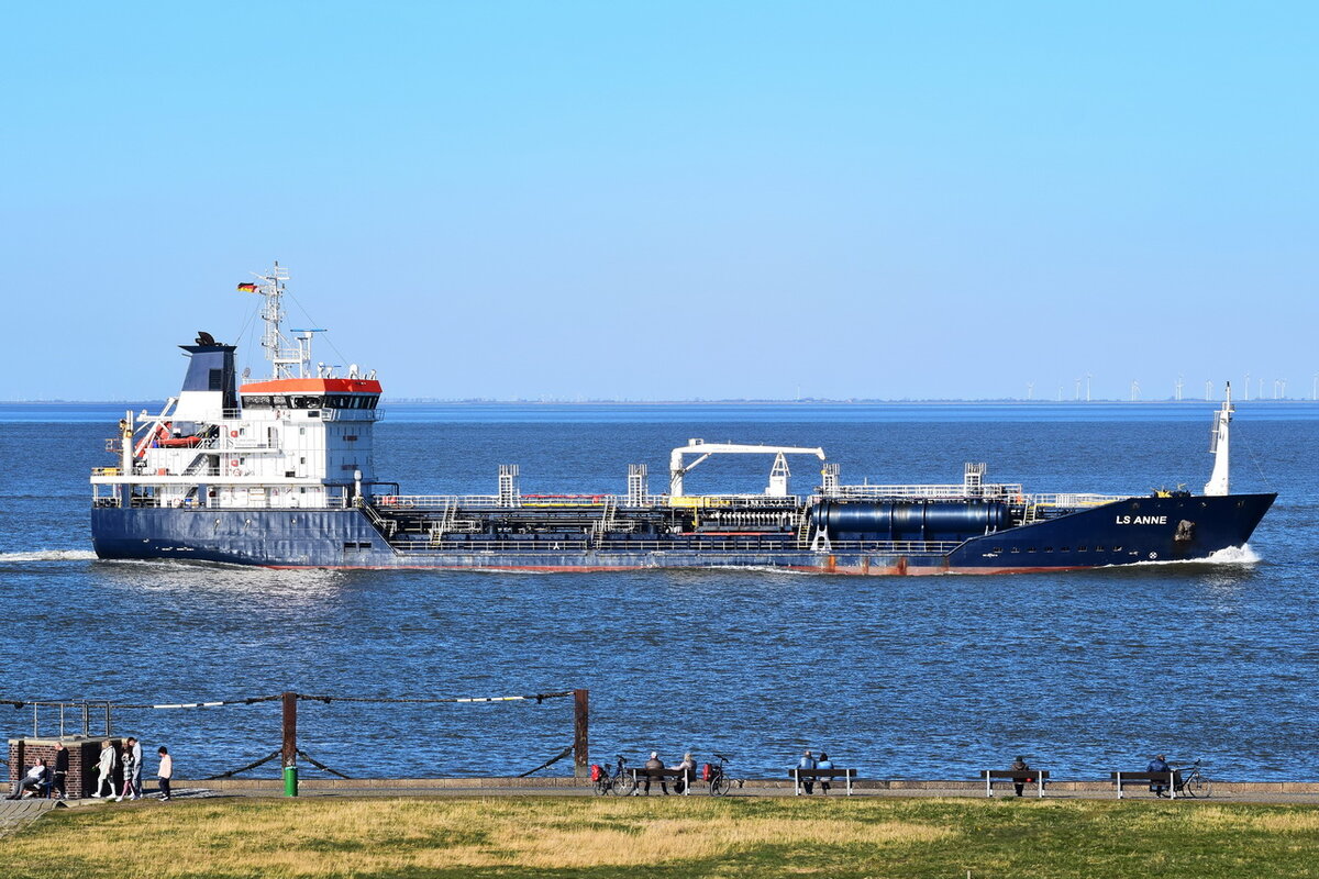 LS ANNE , Tanker , IMO 9418925 , Baujahr 2008 , 105.5 x 16.8 m , 17.04.2022 , Cuxhaven