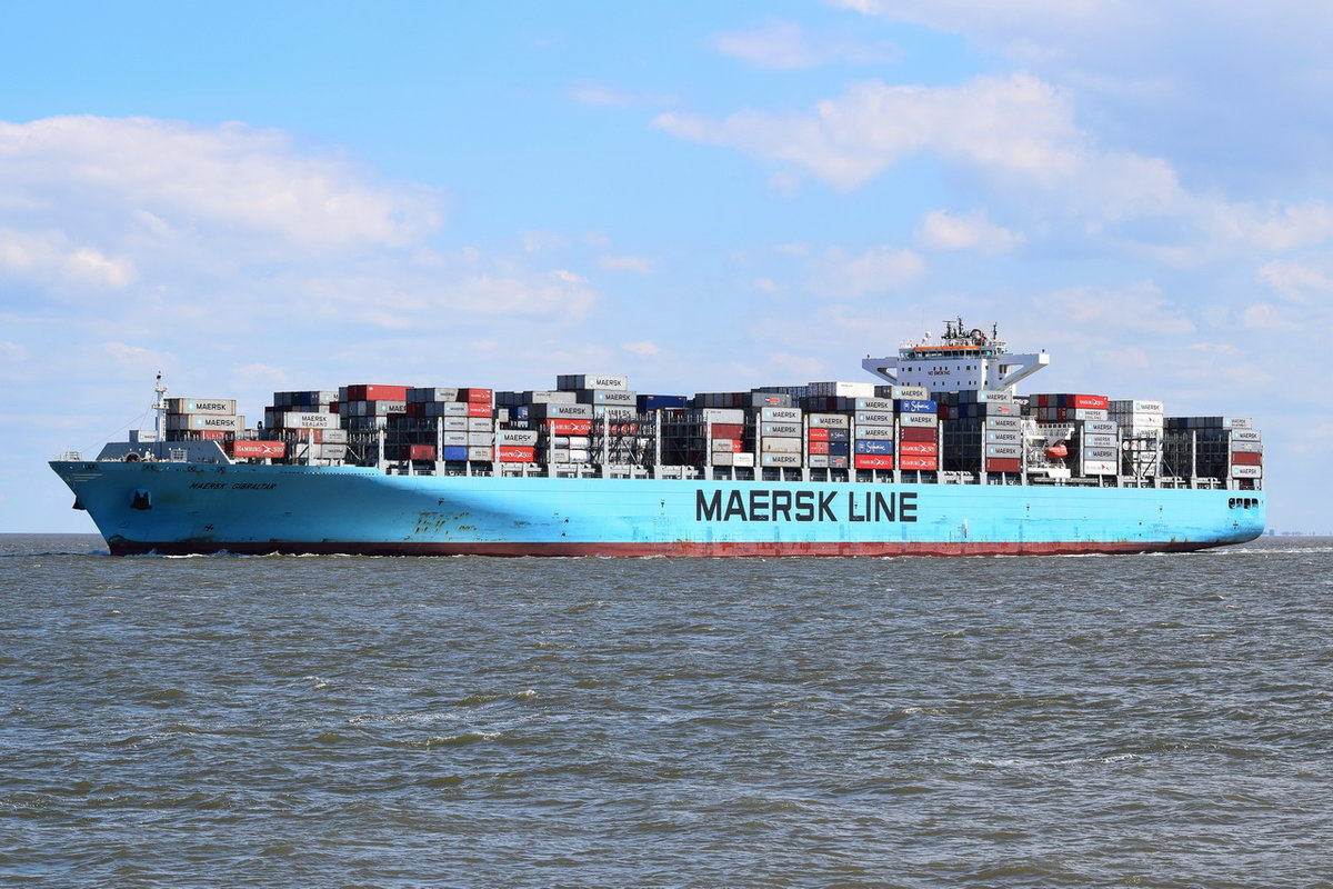 Maersk Gibraltar , Containerschiff , IMO 9739692 , Baujahr 2016 , 336.96 × 48.32m , 10100 TEU , 15.05.2019 ,  Cuxhaven 