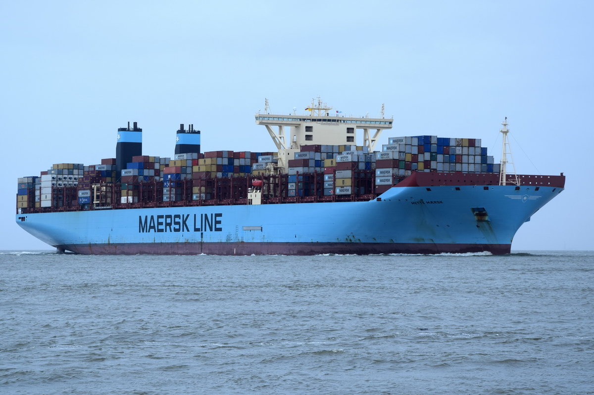 METTE MAERSK , Containerschiff , IMO 9632155 , Baujahr 2015 , 18270 TEU , 399.2 × 60m 17.03.2017 Cuxhaven