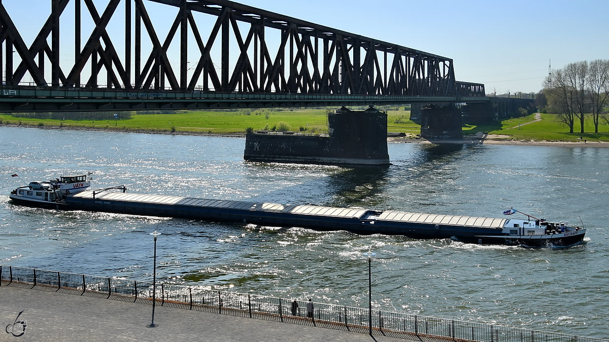 Mitte April 2021 war auf dem Rhein bei Duisburg das Gütermotorschiff ASCHAFF (ENI: 04403760) unterwegs.