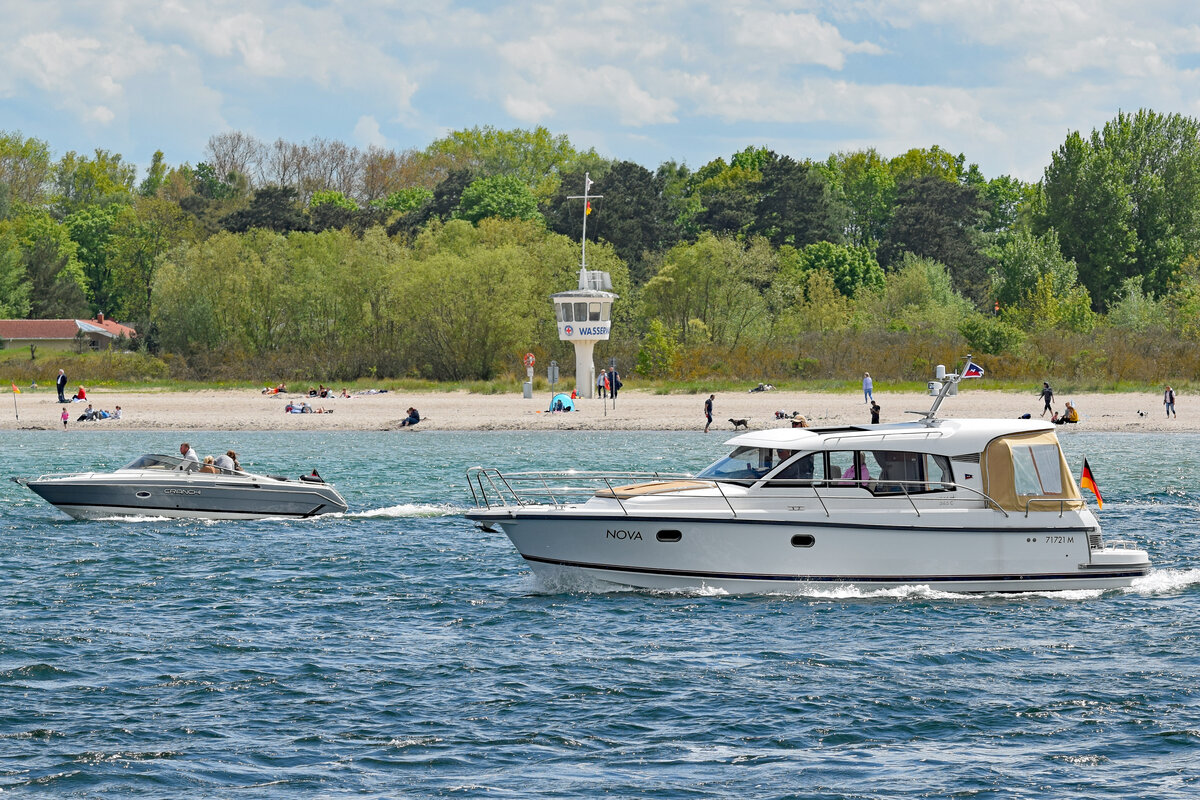 Motorboot NOVA am 24.5.2021 in der Ostsee in Höhe Priwall-Strand