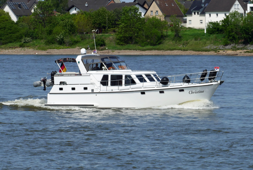 Motoryacht  Christine  auf dem Rhein in Mondorf - 06.05.2017