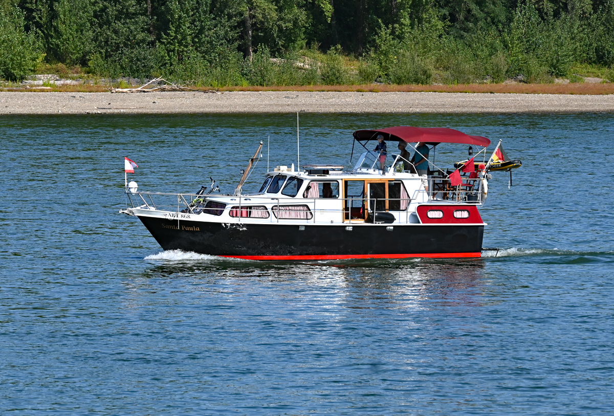 Motoryacht SANTA MARIA (AB-F868) auf dem Rhein bei Mondorf - 19.09.2020
