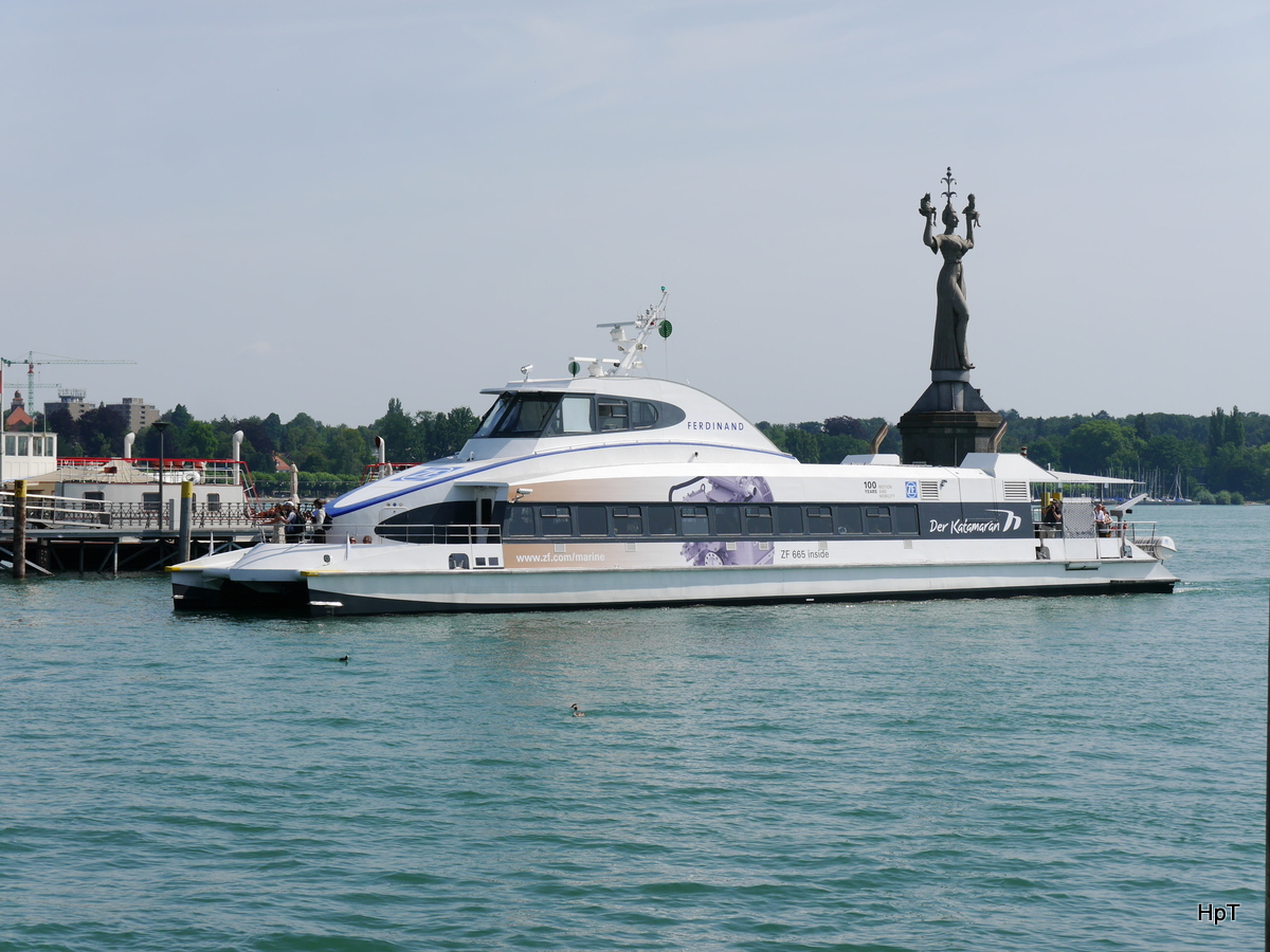 MS Ferdinand bei der einfahrt in den Hafen von Konstanz am 12.07.2015