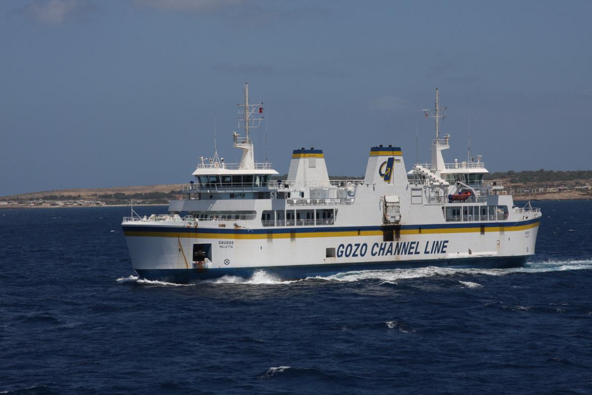 MS Gaudos ist am 15.5.2014 auf dem Weg zur Insel Gozo in Malta. Die Fähre wurde 2001 in Dienst gestellt und kann 800 Passagiere und 85 Fahrzeuge befördern. Sie hat 4874 BRZ.