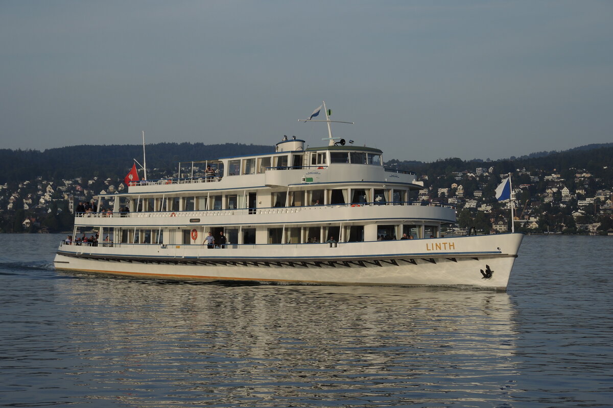 MS LINTH auf dem unteren Zürichsee am 22.09.2016.