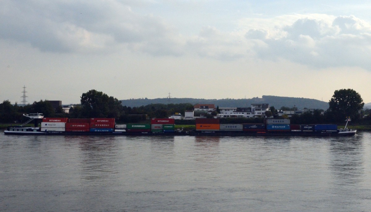 MS Milano + Milano II , ein Container-Schubschiff auf dem Rhein bei  Neuwied vom 25.09.2013.