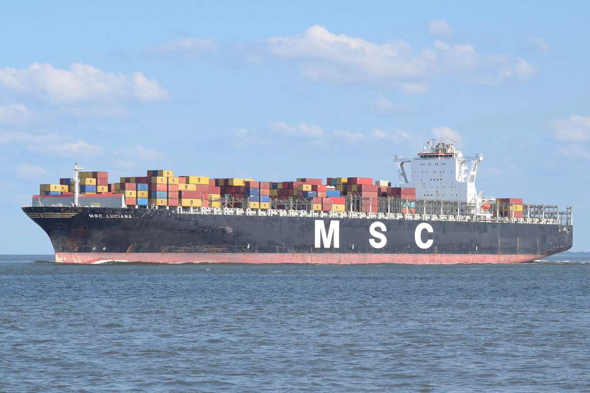 MSC LUCIANA , Containerschiff , IMO 9398383 , Baujahr 2009 , 363.57m × 45.61m , 11312 TEU , bei der Alten Liebe Cuxhaven am 02.09.2018