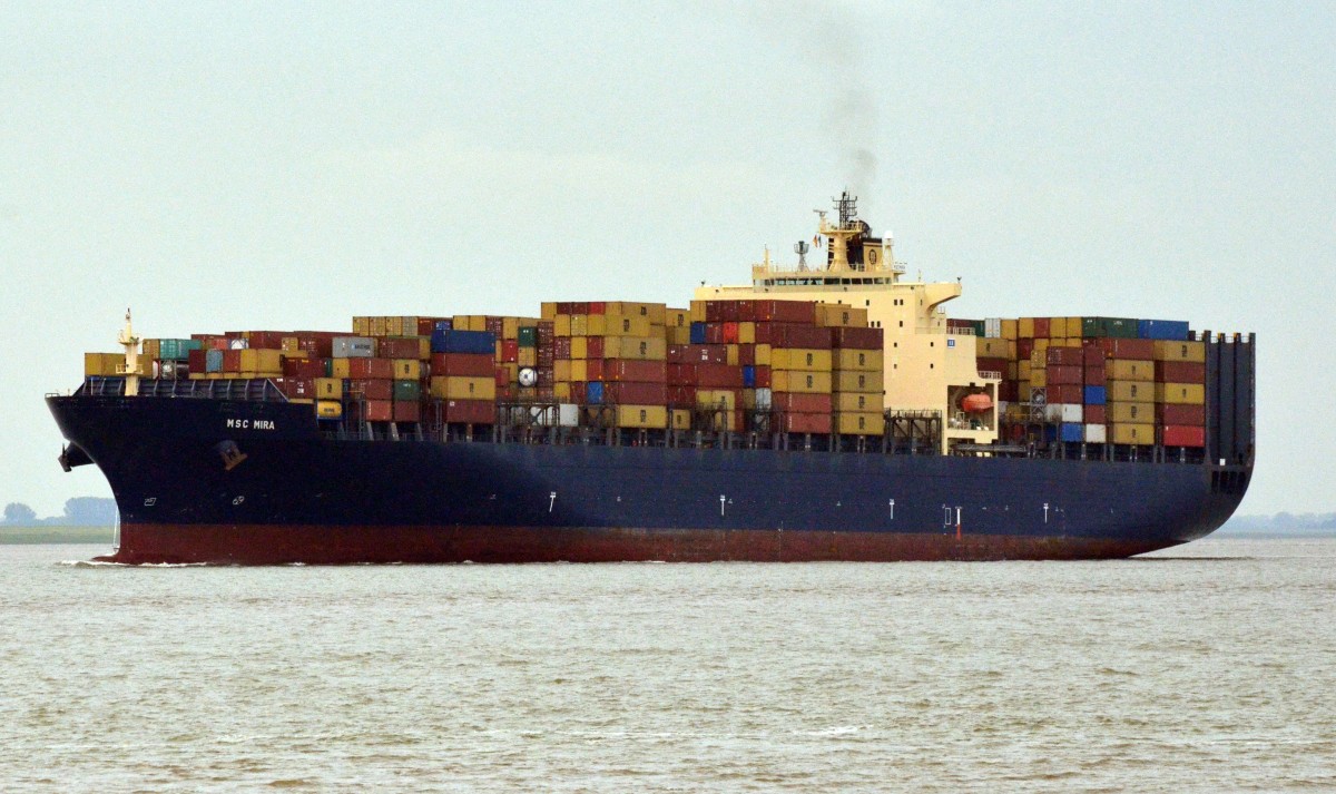 MSC  MIRA, Containerschiff, IMO: 9213583, am 11.06.2014 bei Brunsbttel beobachtet. Technische Daten: Baujahr 2000, TEU: 5762, L; 277m, B; 40m, T;14m, Geschwindigkeit 24kn.