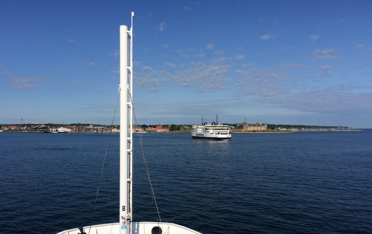 Öresund, einlaufend Helsingör an Bord der M/F Mercandia IV am 28.05.2016. Rechts Richtung Helsingborg die M/F Aurora Af Helsingborg der Scandlines.