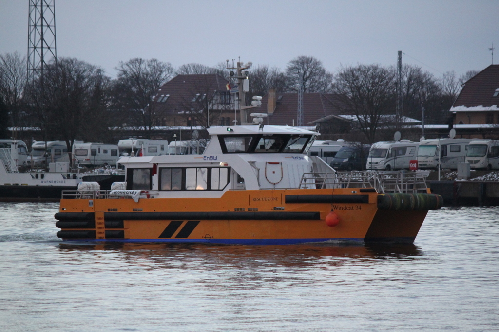 Offshore Transfer Vessel  Windcat 34  beim Auslaufen am Morgen des 30.03.2018 gegen 07:20 Uhr in Warnemünde