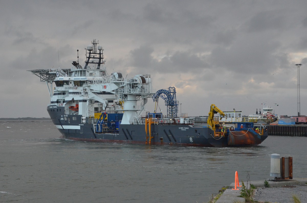 Olympic Taurus, ein Kabelverlegeschiff fr Windkraft im Offshore- Bereich. IMO: 9628465 Heimathafen Fosnavaac. In Esbjerg am Hafen gesehen am 13.06.2014.