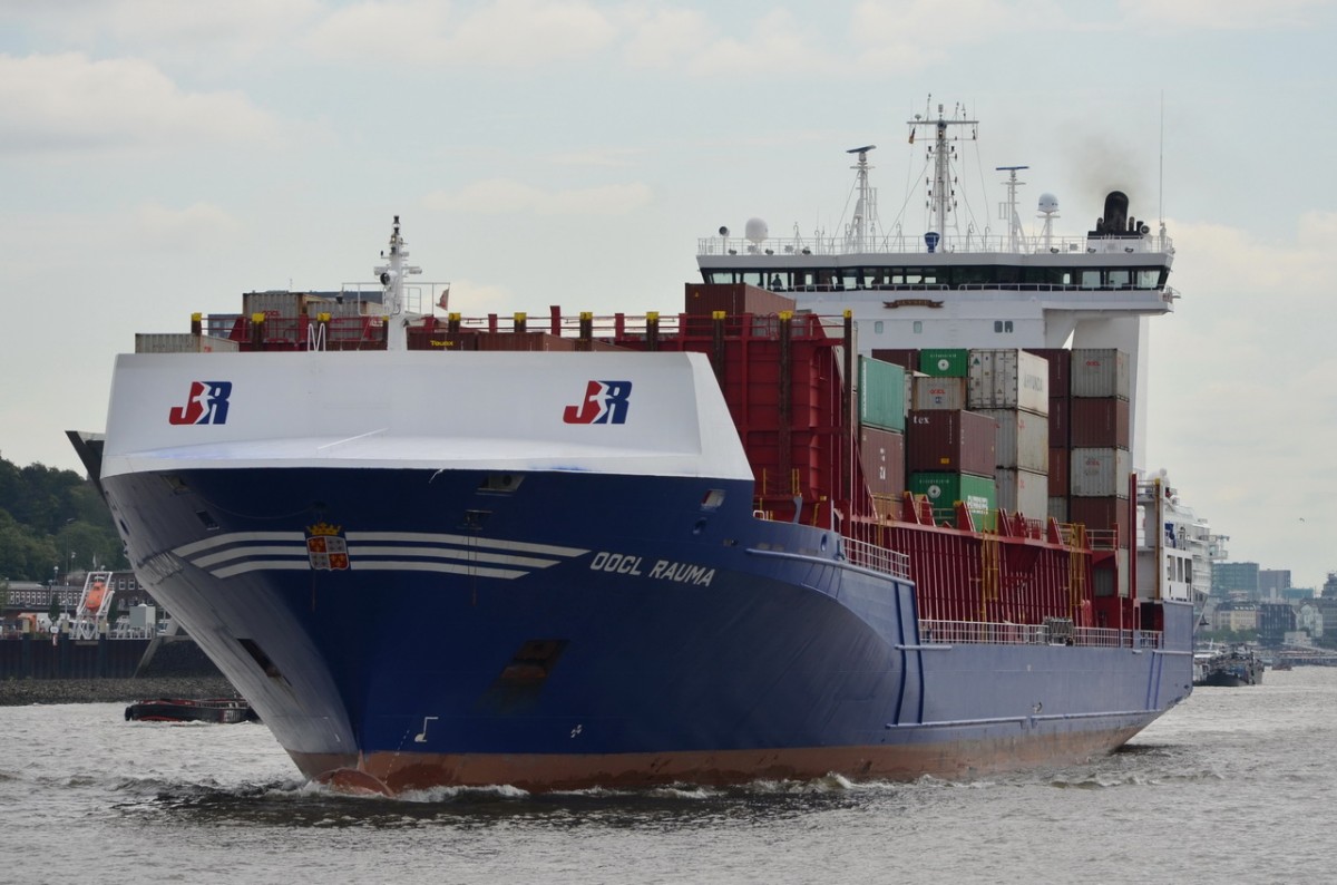 OOCL RAUMA , Feederschiff , IMO  9462794 , Baujahr 2009 , 168 x 27 m , 1421 TEU  , Hamburger-Hafen 17.06.2015