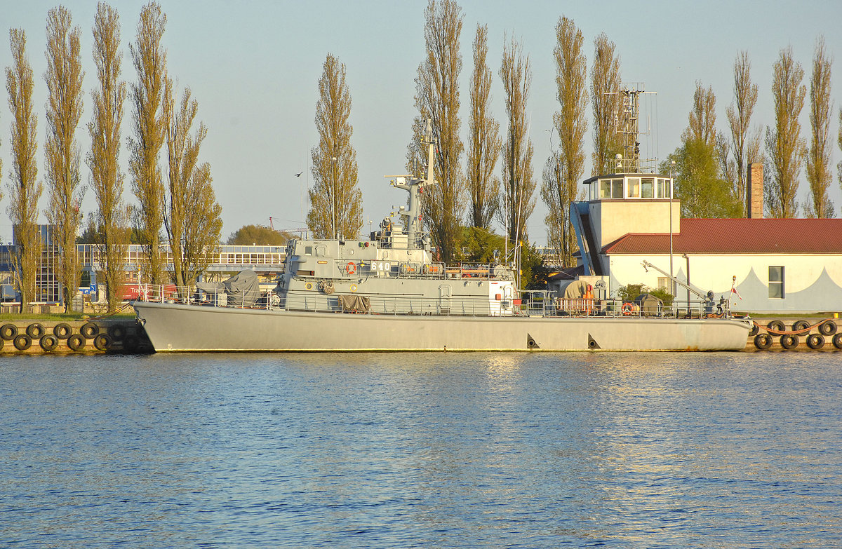 Patrouillenboot 640 am Marinestützpunkt von Świnoujście Swinemünde). Aufnahme: 5. Mai 2016.