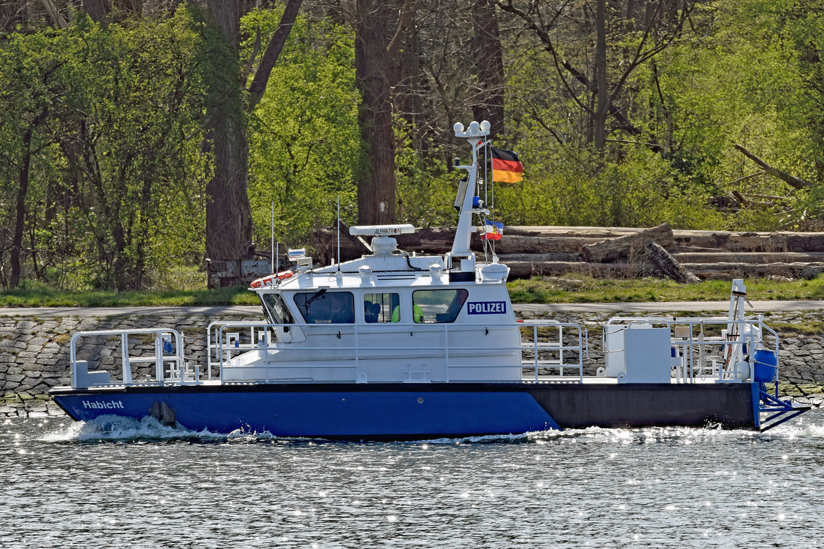 Polizeiboot HABICHT am 09.04.2020 auf der Trave bei Lübeck-Travemünde