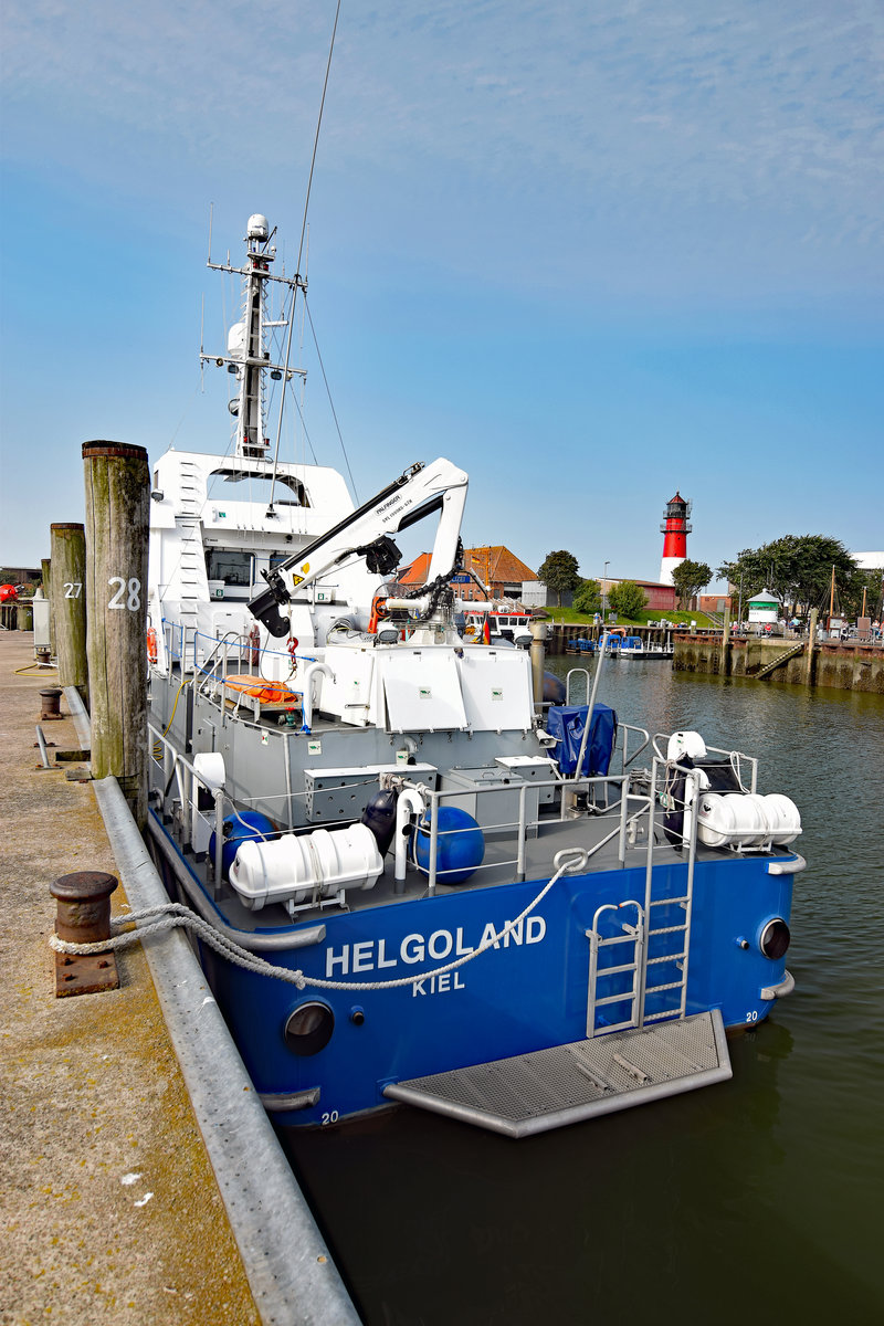 Polizeiboot HELGOLAND (Baujahr 2014) am 29.08.2017 in Büsum.


    Länge über alles: 34,20 m

    Länge der CWL: 33,10 m

    Breite über alles: 7,20 m

    Seitenhöhe: 3,60 m

    Tiefgang maximal: 1,60 m

    Antriebsleistung: 2x 1440 kW

    Geschwindigkeit: 25 kn

    Klasse: GL+100 A5 E RSA(50) HSDE Patrol Boat (+) MC AUT

    Motorisierung: 2x MTU 16V 2000 M 72

    Getriebe: 2x ZF 4540 A

    Tochterboot: Köser Marine RC 5.3 Professional

    Bereitschaftsboot: Köser Marine AVON Searider 5,4M Commercial; Suzuki DF 60

    Baukosten: 7,4 Mill. Euro
