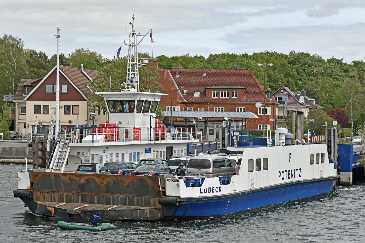 Priwall-Fähre PÖTENITZ am 14.05.2022 im Hafen von Lübeck-Travemünde