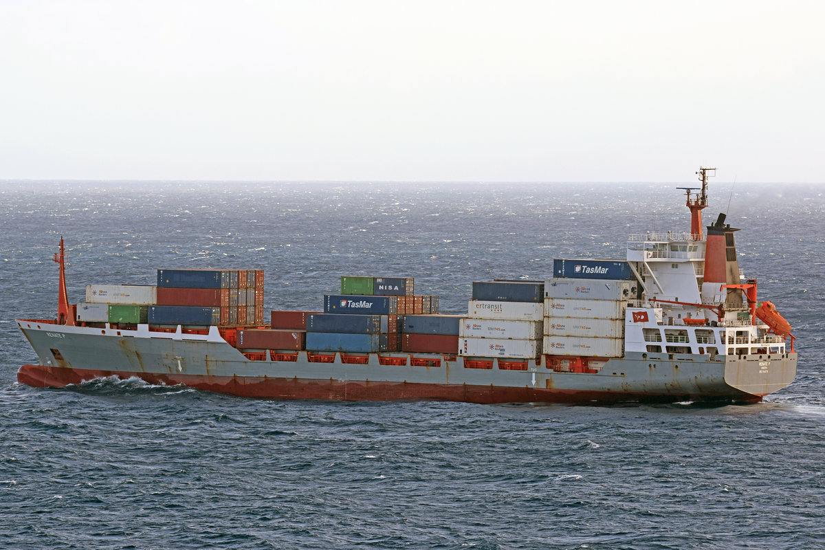 RENATE P. (IMO:9144718, MMSI:255805601) hat den Hafen von Arrecife/Lanzarote, verlassen. Aufnahme vom 26.01.2018