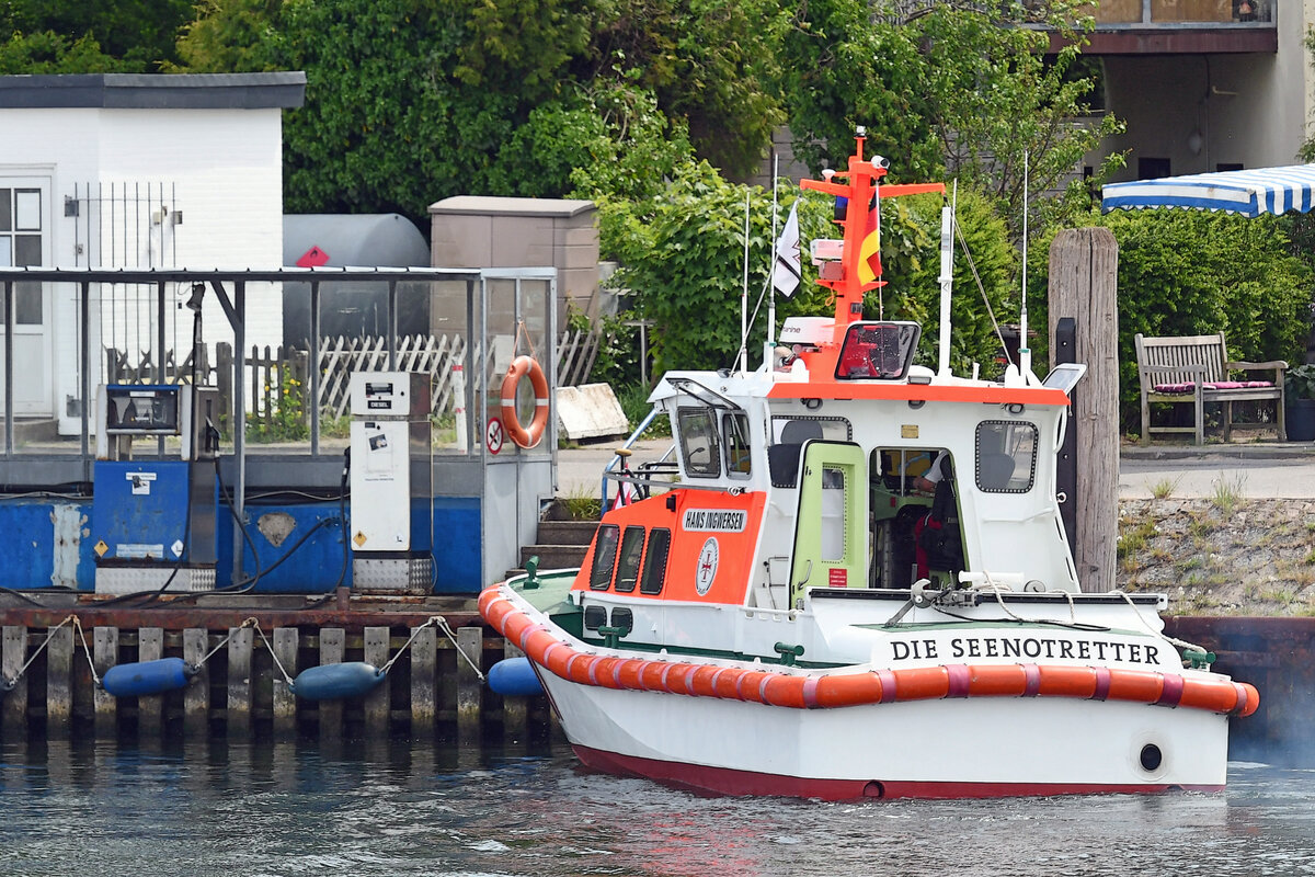 SAR-Boot HANS INGWERSEN am 19.05.2022 bei der Bunkerstation in Lübeck-Travemünde