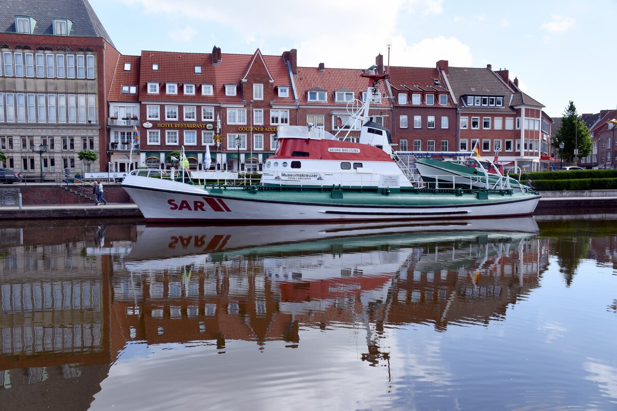 SAR Museumsschiff GEORG BREUSING vor Anker an der Neutorstraße in der Ratsdelft (Emden/Deutschland, 21.06.2022)