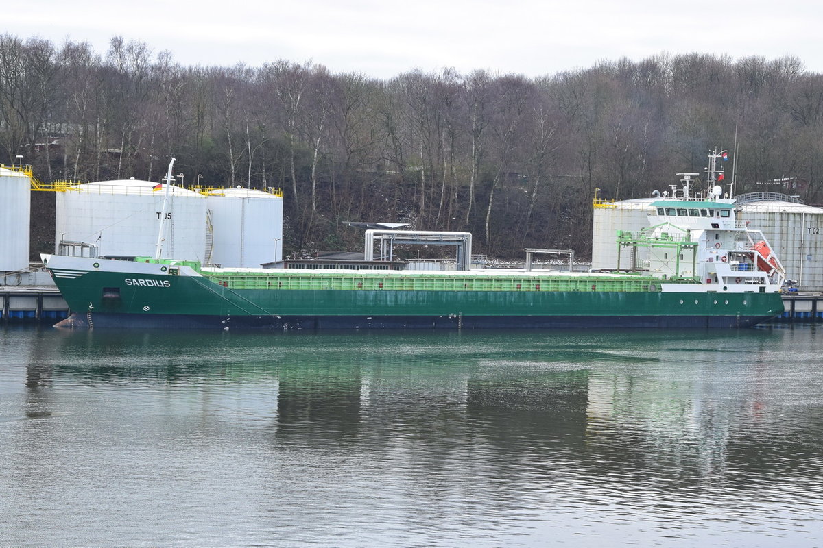 SARDIUS , General Cargo , IMO 9518256 , Baujahr 2011 , 100 × 13.4m , NOK vor der Schleuse Kiel-Holtenau 17.02.2018