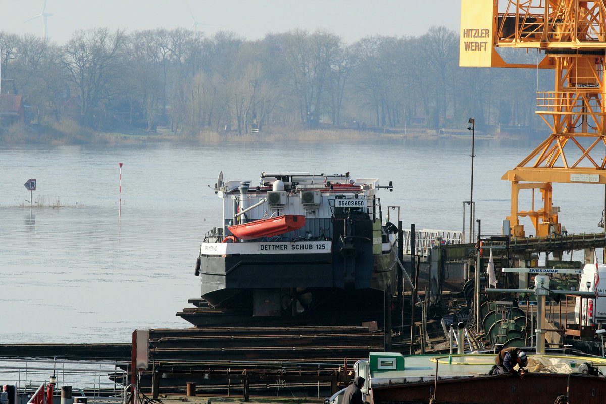 Schubboot Dettmer Schub 125 (05603850 , 16,50 x 8,15m) am 08.02.2018 auf Helling in der Hitzler-Werft in Lauenburg/Elbe.