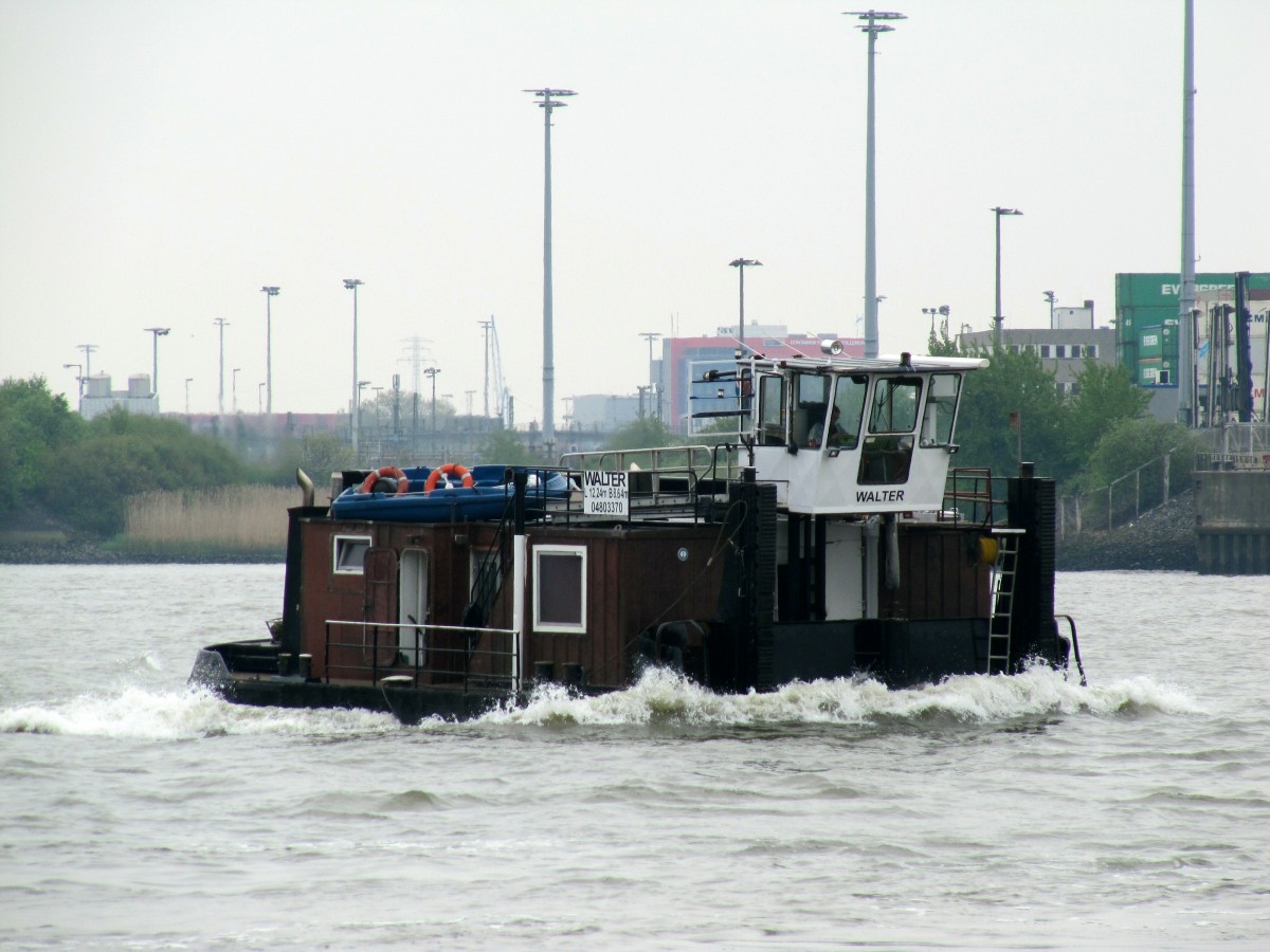 Schubboot Walter (04803370 , 12,24 x 8,64) am 05.05.2014 auf der Elbe zu Tal im Hamburger Hafen.
