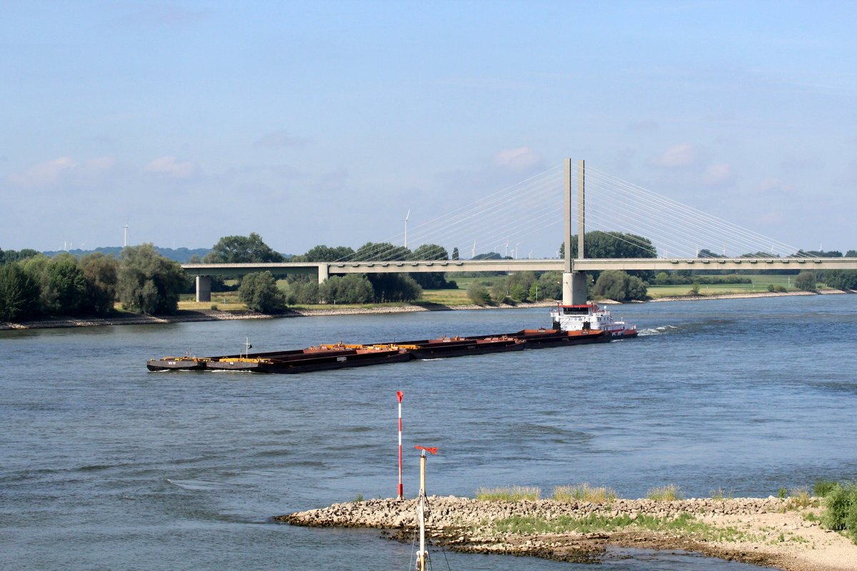 Schubverband mit einem 6er Pack beladener Leichter (Gesamtlänge 269,5m /-breite 22,8m) mit SB Veerhaven VIII Nulpaard (02322865) am 09.07.2017 auf dem Rhein bei Rees auf Bergfahrt.
