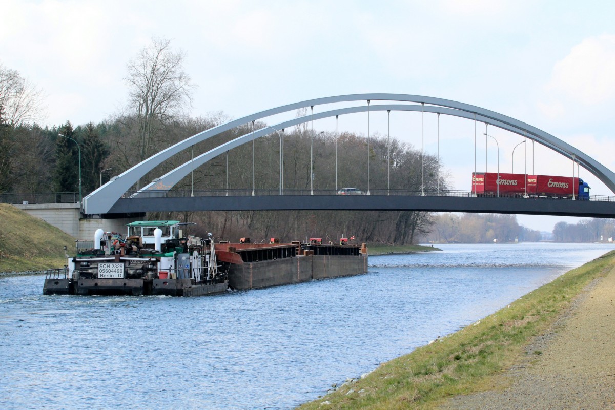 Schubverband mit SB SCH 2329 (05604490) am 07.03.2016 im Sacrow-Paretzer Kanal an der Nedlitzer Südbrücke mit Fahrtrichtung Westen.