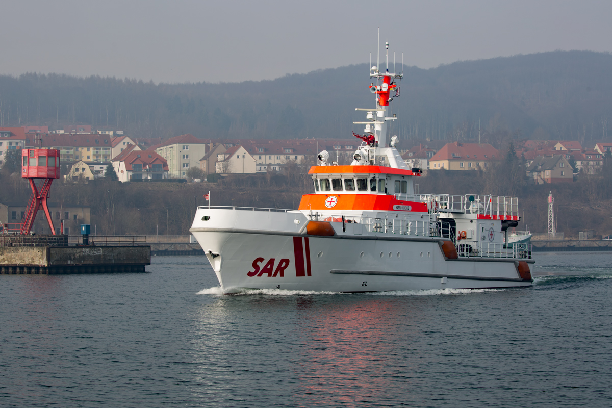 Seenotrettungskreuzer HARRO KOEBKE „Auslaufend“ aus dem Sassnitzer Hafen. - 11.03.2018