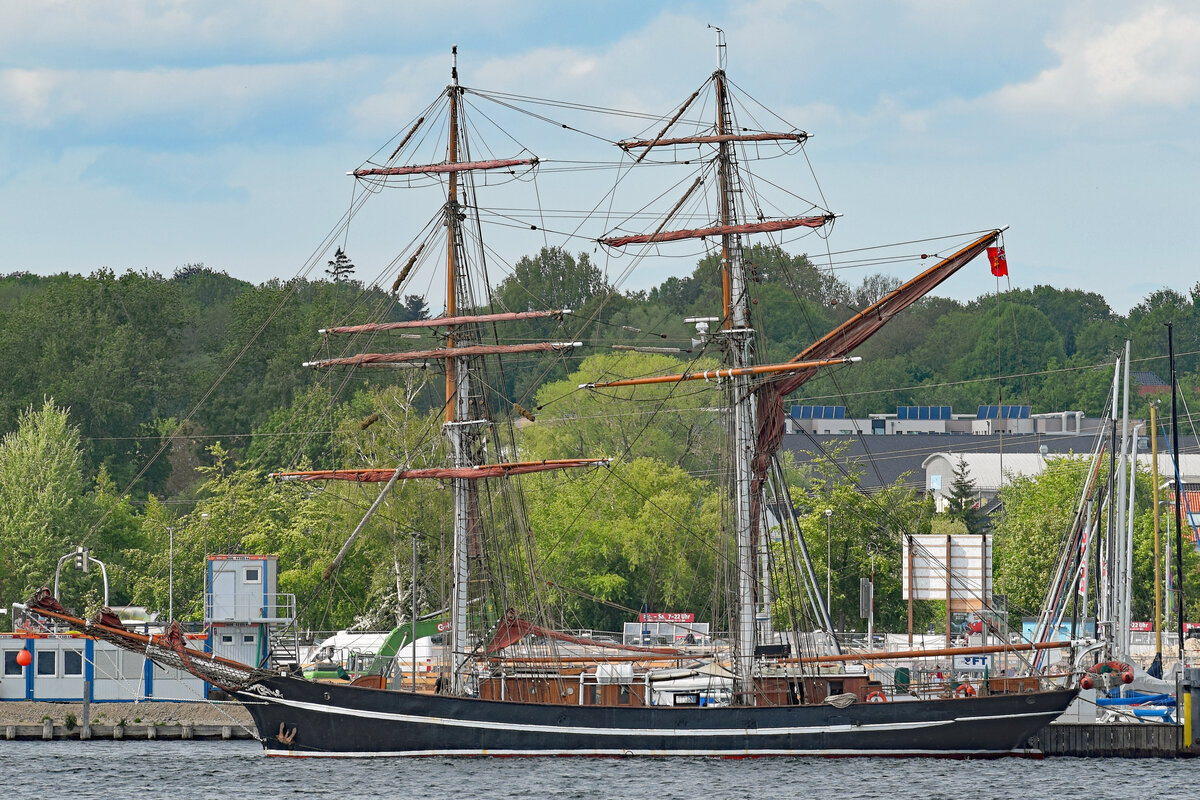 Segelschiff EYE OF THE WIND (IMO 5299864) am 24.5.2021 im Hafen von Lübeck-Travemünde