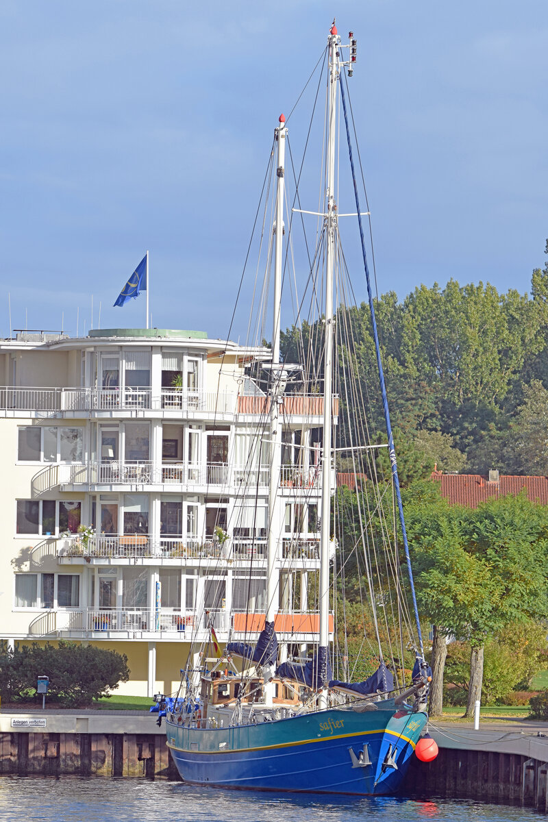 Segelschiff SAFIER am 11.10.2022 im Hafen von Lübeck-Travemünde