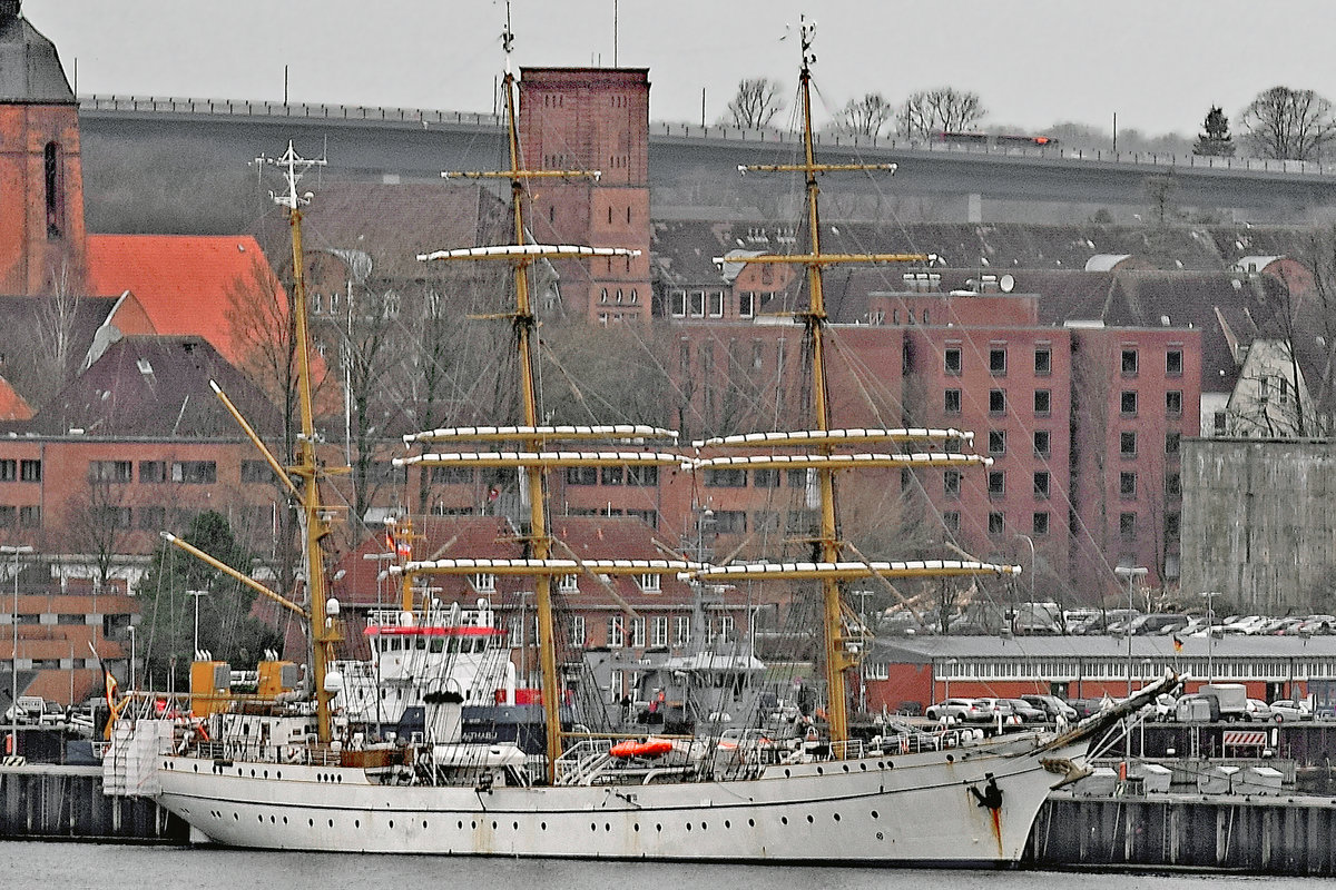 Segelschulschiff GORCH FOCK im Hafen vom Kiel (09.02.2015)