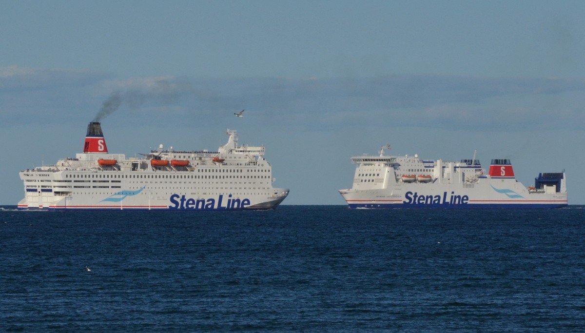 STENA SAGA  Fhrschiff und  STENA JUTLADICA,  RoRo- Fhrschiffe von Stena Lines treffen sich auf See. Beobachtet am 16.06.2014 in der Nhe von Frederikshavn.