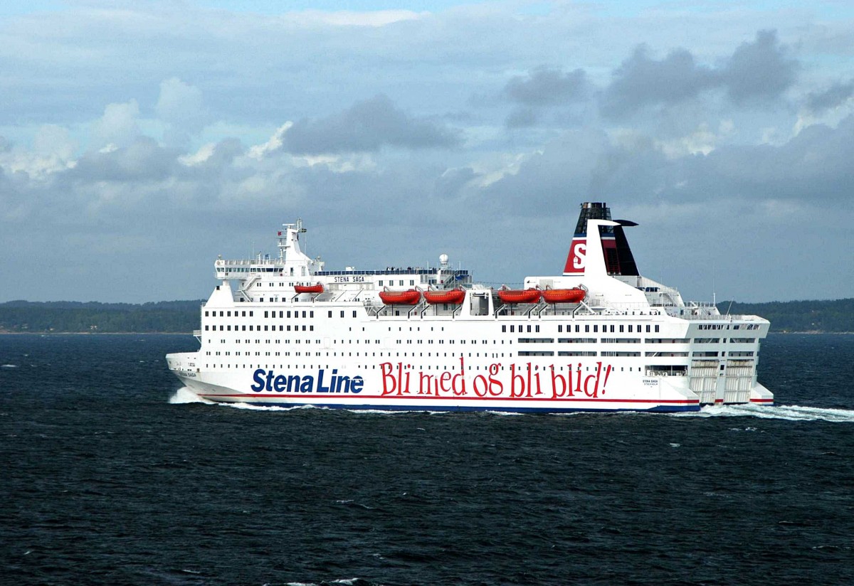 STENA SAGA (Passagier-/RoRo-Frachtschiff, Schweden, IMO: 7911545) der Reederei Stena Line auf dem Weg von Frederikshavn (DK) nach Oslo (N) (Oslofjord, 02.09.2006, fotografiert von Bord der KRONPRINS HARALD (Oslo - Kiel).