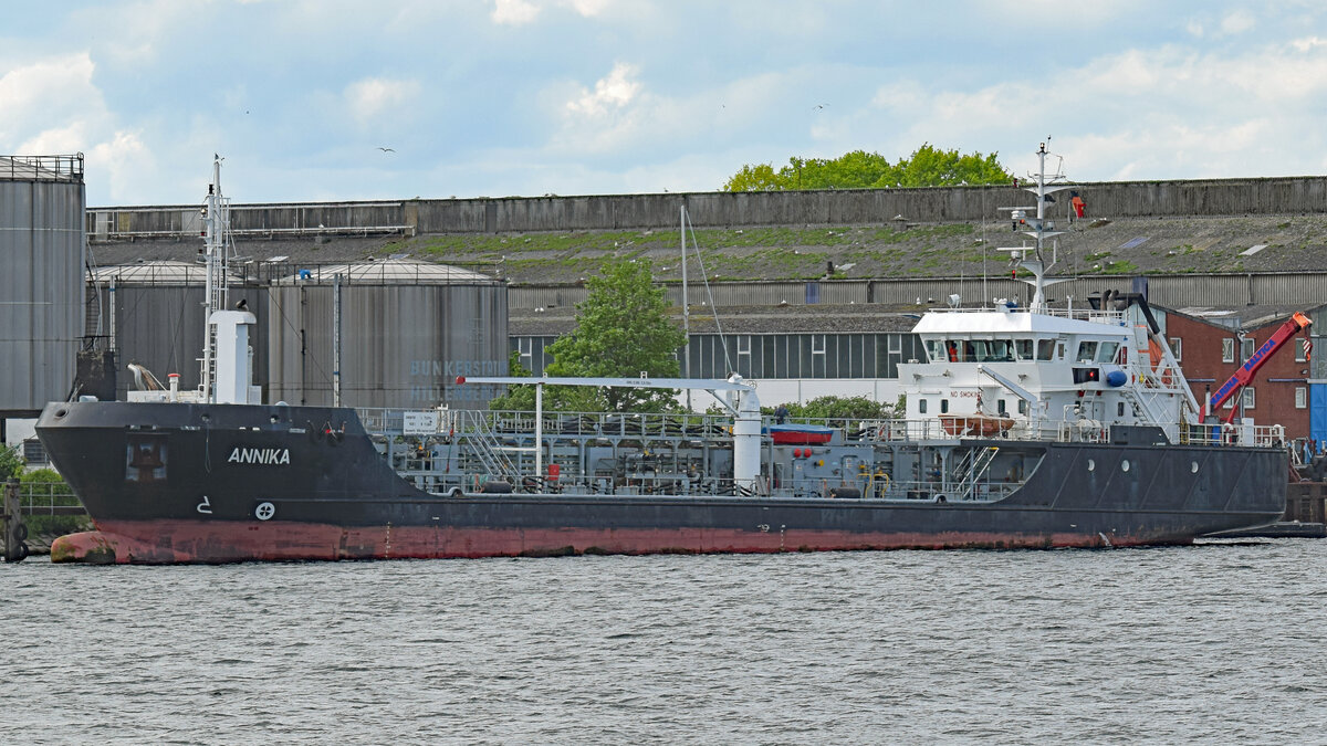 Tankschiff ANNIKA  (IMO 9628489) am 24.5.2021 in Lübeck-Travemünde