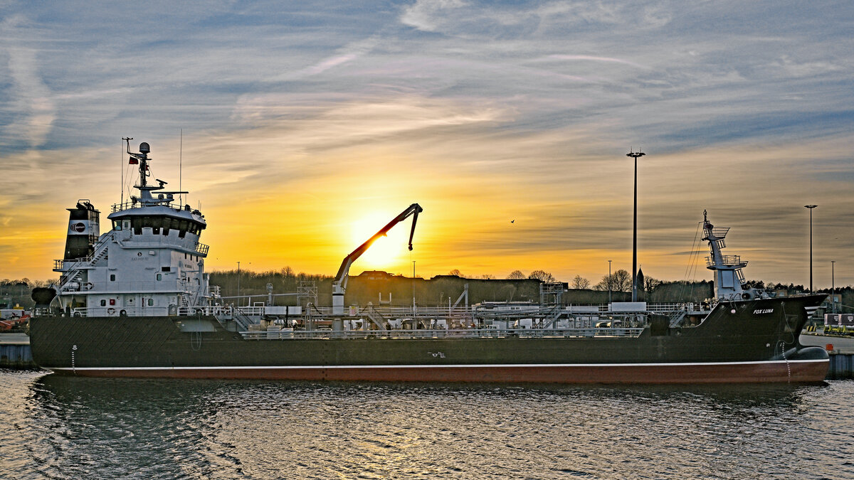 Tankschiff FOX LUNA (IMO 9390458) am 29.02.2024 beim Skandinavienkai in Lübeck-Travemünde