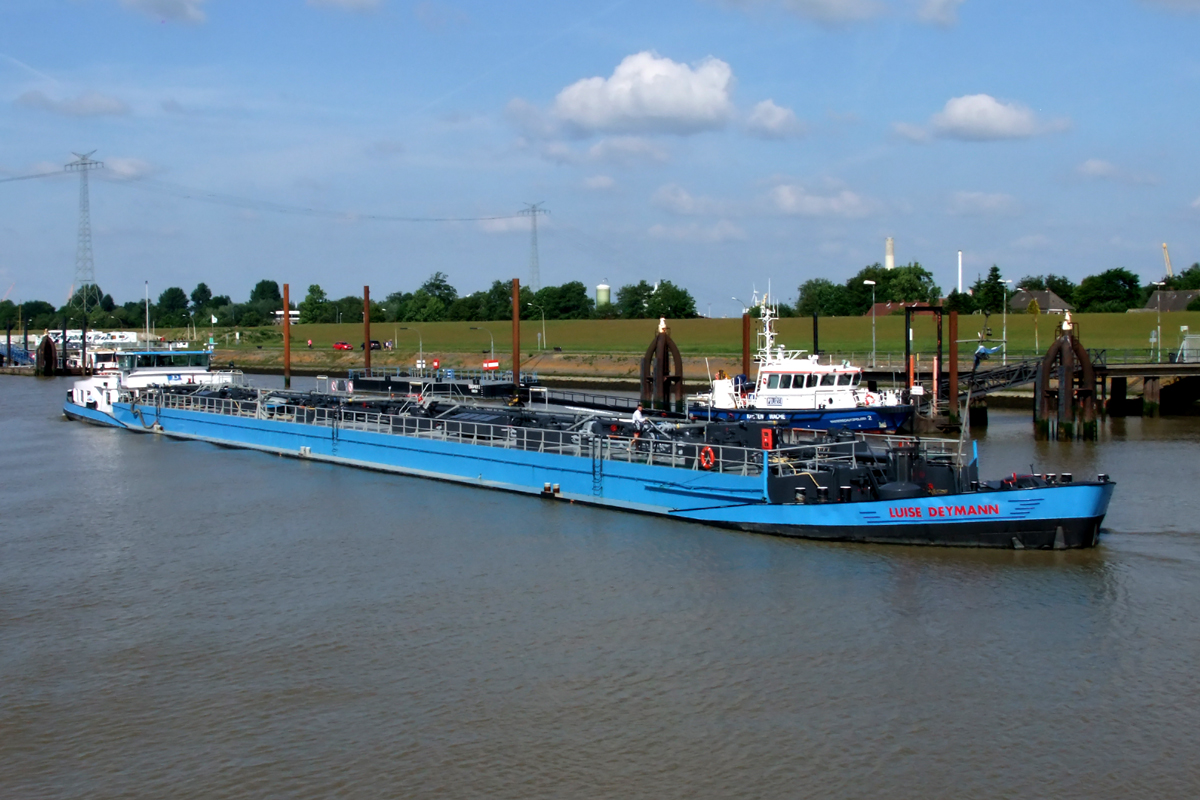 Tankschiff  LUISE DEYMANN  in Emden 30.5.2014