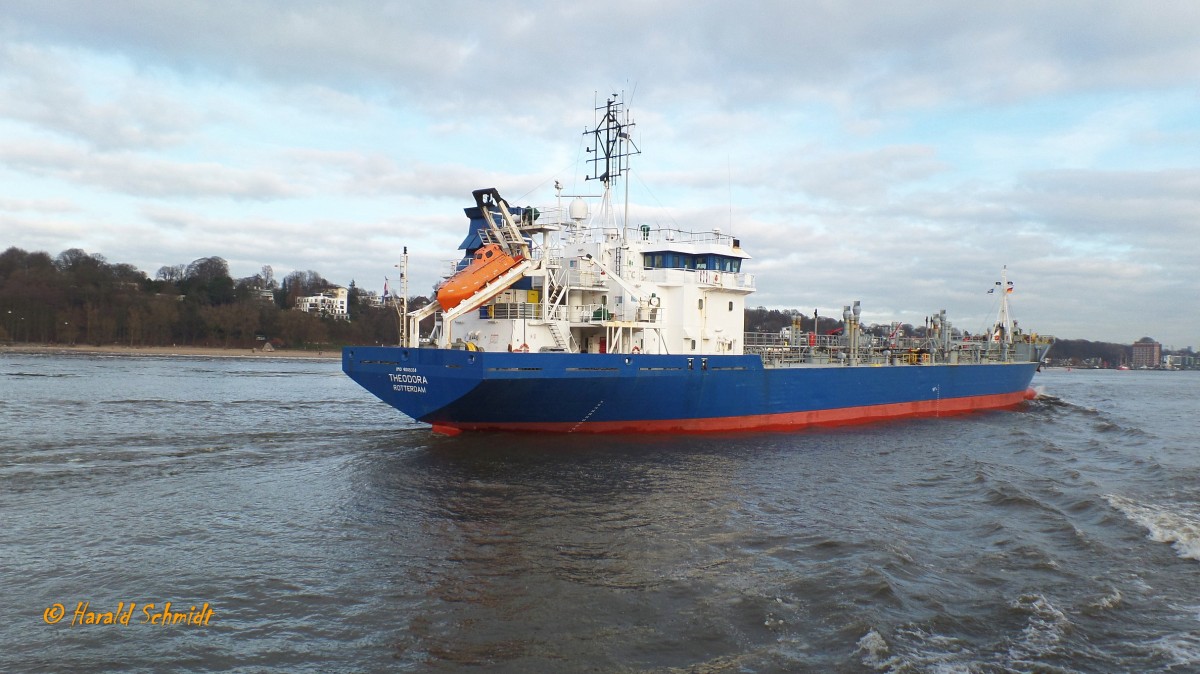 THEODORA (IMO 9005338) am 9.1.20216, Hamburg einlaufend, Elbe Höhe Finkenwerder / 
Doppelhüllen Bitumen- und Produktentanker / BRZ 4.098 / Lüa 110,6 m, B 17 m, Tg 7,5 m / 1 Wärtsilä-Diesel,  8R 32E, 3,039 kW (4.133 PS), 14 kn  /  gebaut 1991 bei Merwede Shipyard, NL  / Eigner: Bulgersteyn BV, Dordrecht, NL, Manager: Tarbit Tankers BV, Dordrecht, NL  / Flagge: Niederlande, Heimathafen: Rotterdam /
