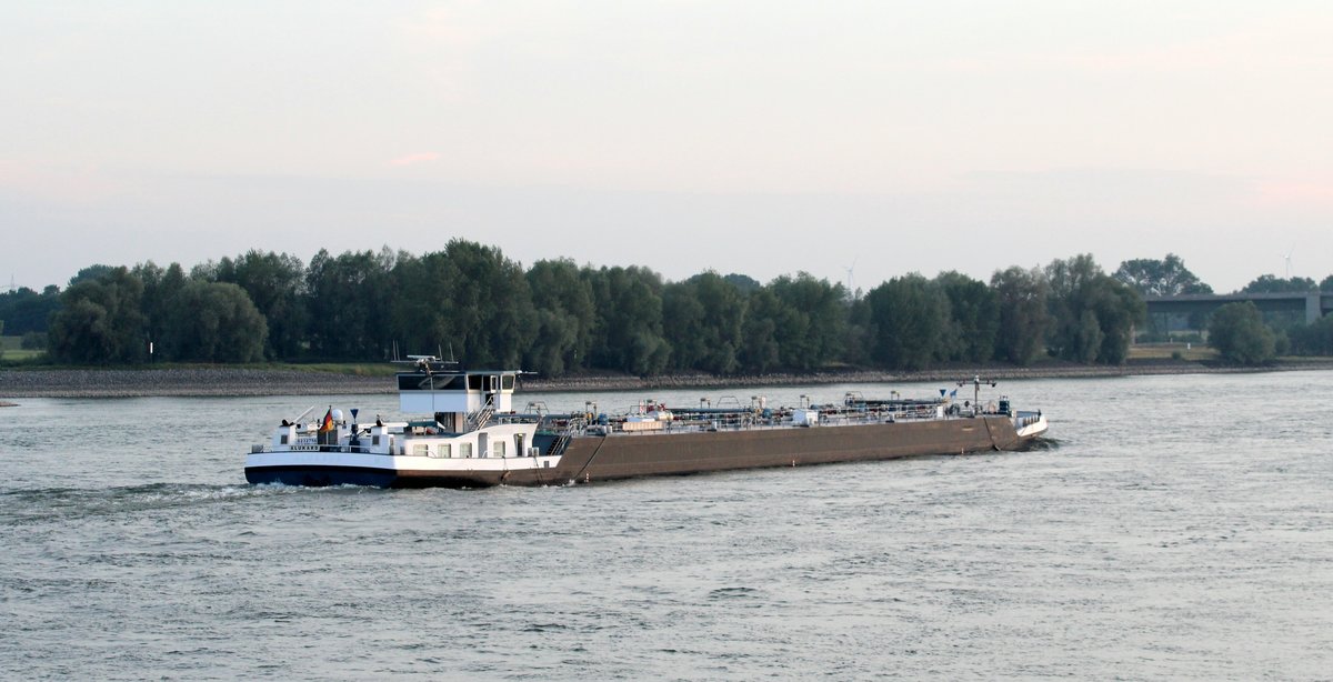 TMS Alukard (02327562 , 110 x 11,45m) am 07.07.2017 auf dem Rhein bei Rees auf Talfahrt.