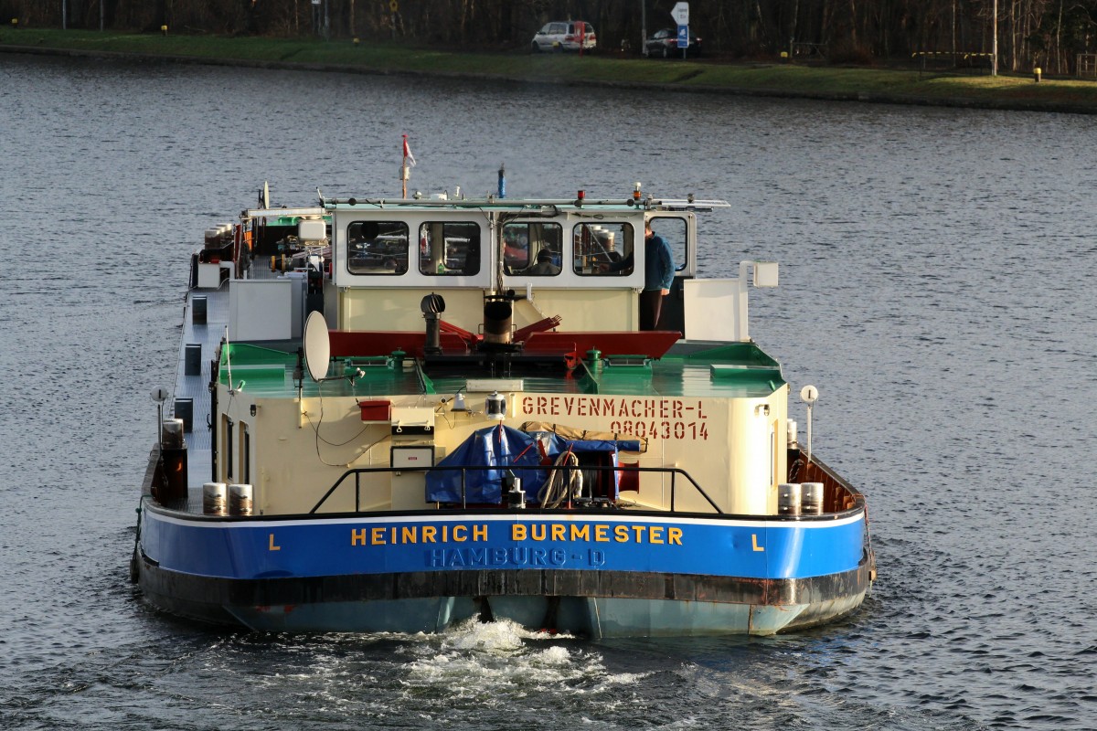 TMS Heinrich Burmester (08043014 , 80 x 9m) hatte am 04.01.2015 die Nordkammer der Schl. Brandenbg./Havel verlassen und fuhr zu Berg auf der Havel Ri. Berlin.
