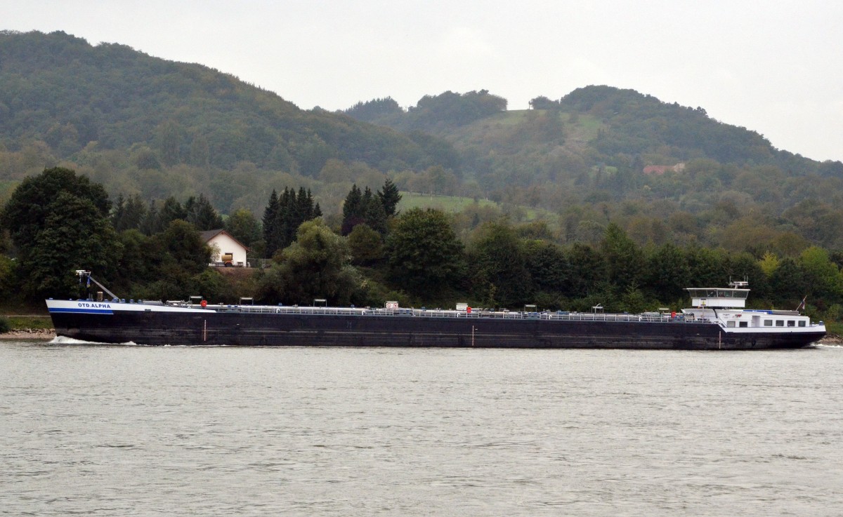 TMS  O.T.D. Alpha, ein Binnentankschiff,  bei Braubach am Rhein beobachtet am 26.09.2013.