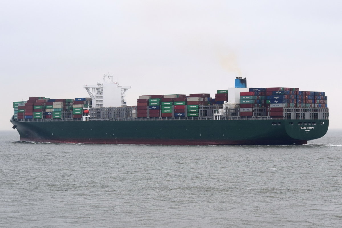 TOLEDO TRIUMPH , Containerschiff , IMO 9737486 , Baujahr 2017 , 365 × 51m , 13870 TEU , 21.12.2018 , Cuxhaven