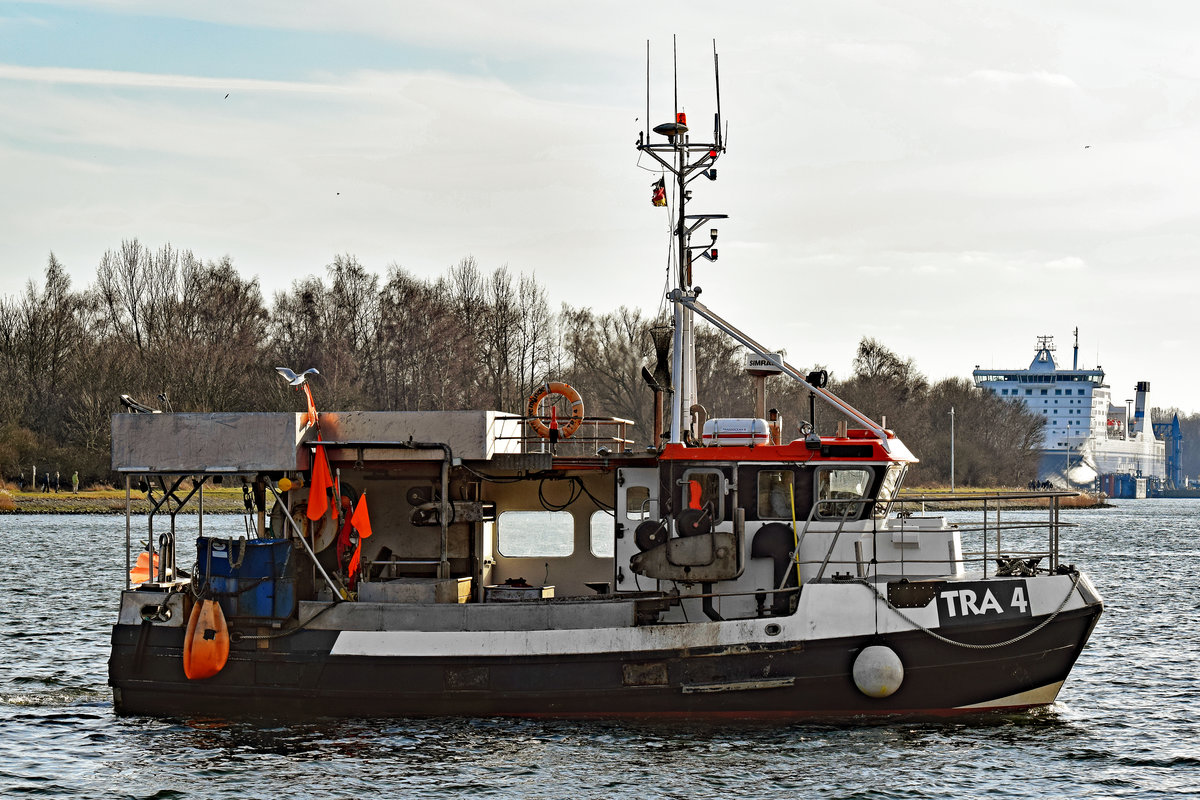 TRA 4 am 18.02.2018 im Hafen von Lübeck-Travemünde