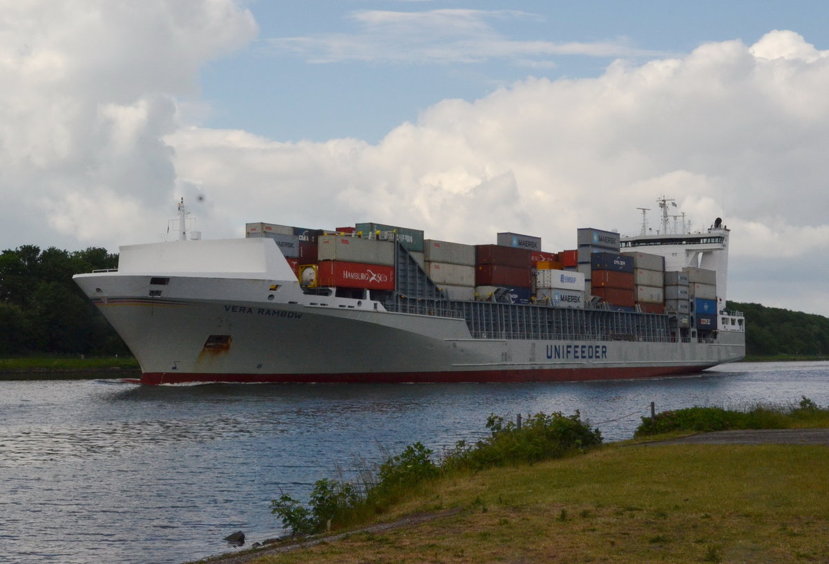 VERA RAMBOW Containership auf dem NOC am 06.06.2020 bei Sehestedt Richtung Kiel.
IMO.: 9432220. Heimat: Hamburg

